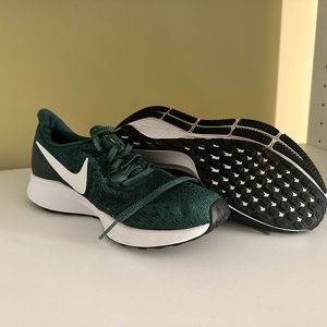 Nike 7.0 green Pegasus shoes - NEVER WORN